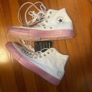 NWT Miley Cyrus Converse high top Women’s 9.5 white with pink sparkle